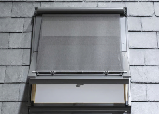 Dachfenster mit Markise