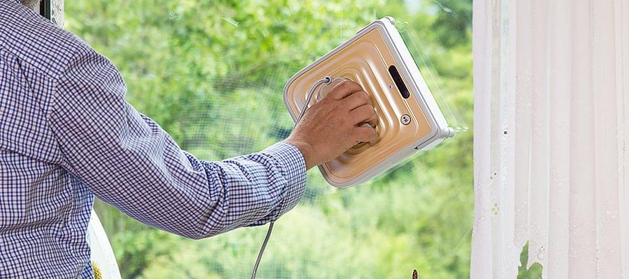 Glasreinigung mit Fensterputzroboter