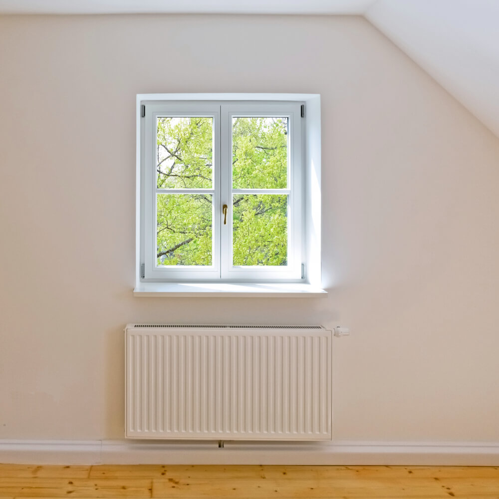 Zweiteiliges Kunststofffenster mit Sprossen