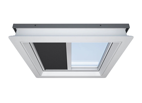 Flachdachfenster Innenbeschattung in Schwarz Flachdachfenster Innenbeschattung in Schwarz