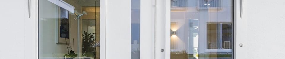 Haustür mit Glaseinsatz