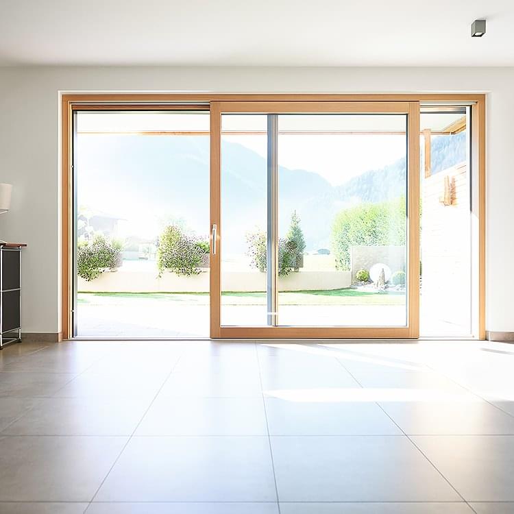 Hebeschiebetür aus Holz mit Anschlag rechts