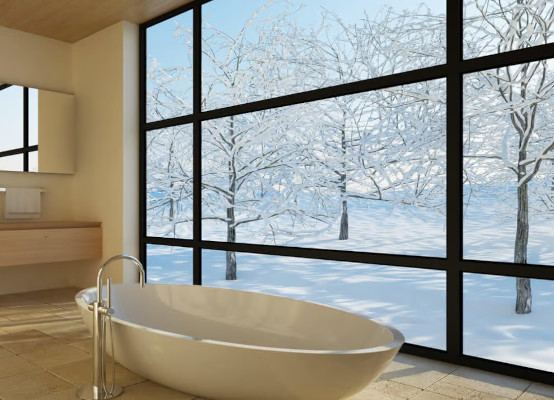 Bad mit Winterfensterfront