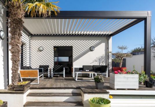 Lamellen Pergola » Ratgeber Pergolen mit Lamellendach