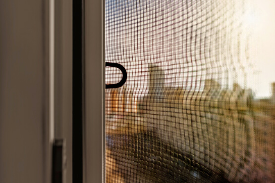 Fenster Kieselgrau mit Insektenschutz