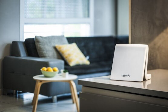 Rolladen automatisch steuern mit Somfy Smart Kit