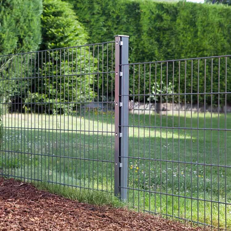 Doppelstabmattenzaun mit Steigung