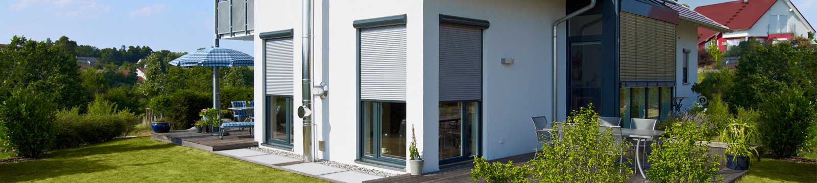 Fenster mit Sonnenschutz